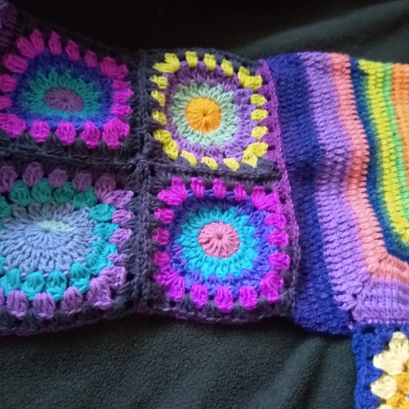 Sunburst crochet handmade blouse - Picture 6 of 7